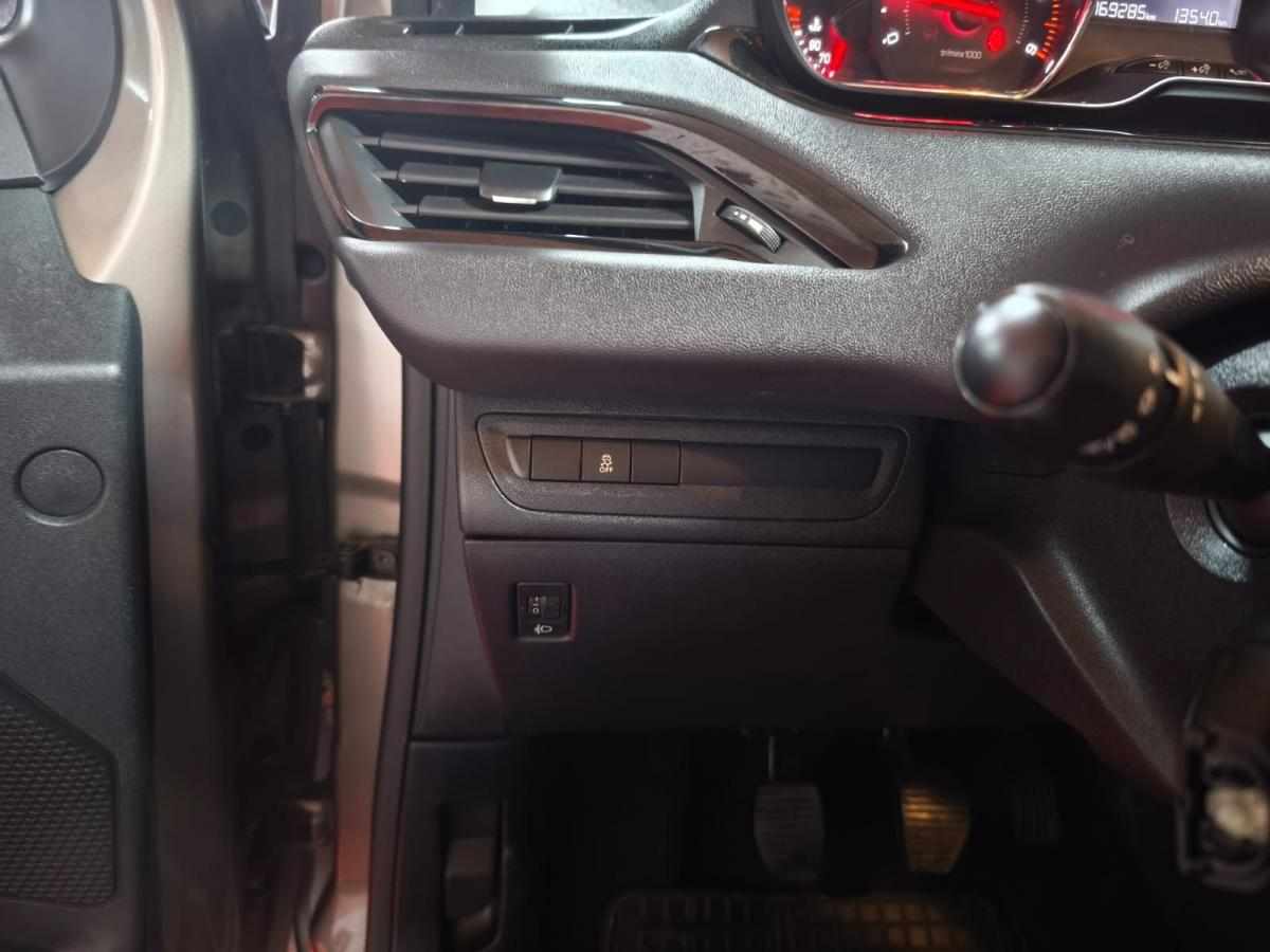 peugeot-208-1-6-e-hdi-2014-diesel-1560cc