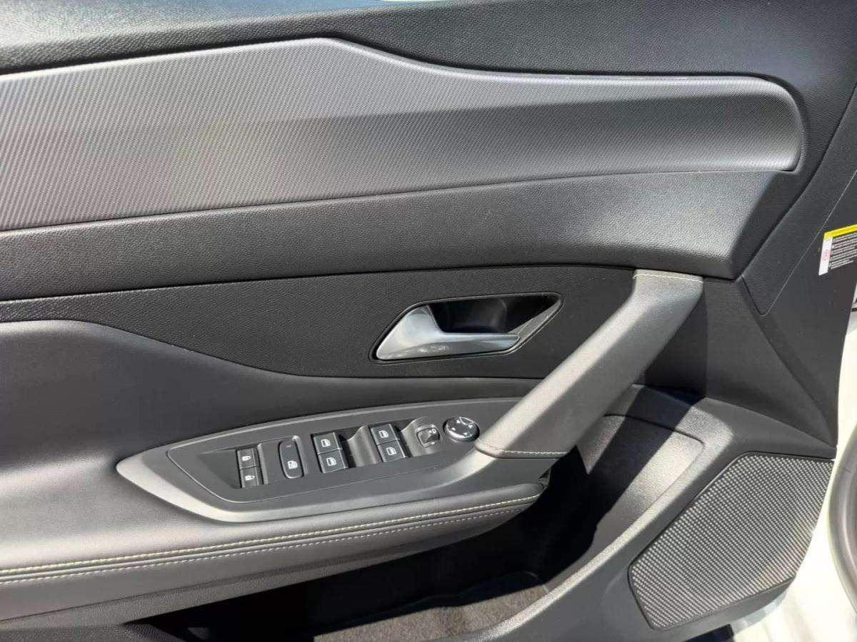 peugeot-308-2022-hibrido-1598cc