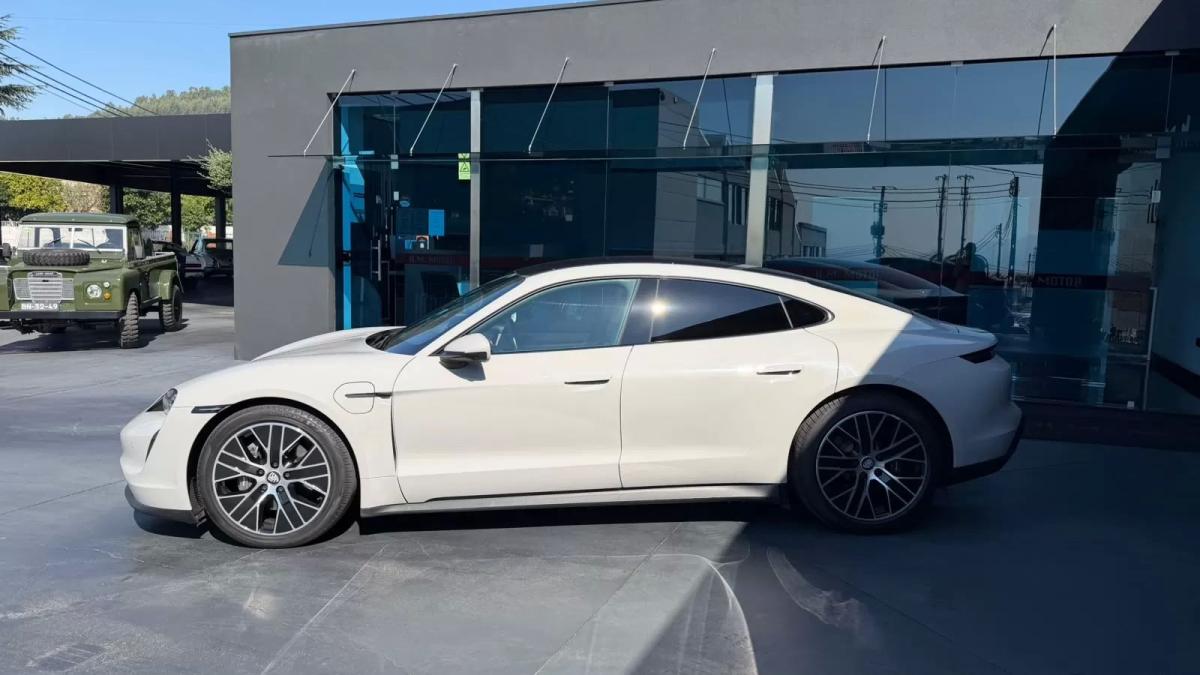 porsche-taycan-2021-eletrico-0cc