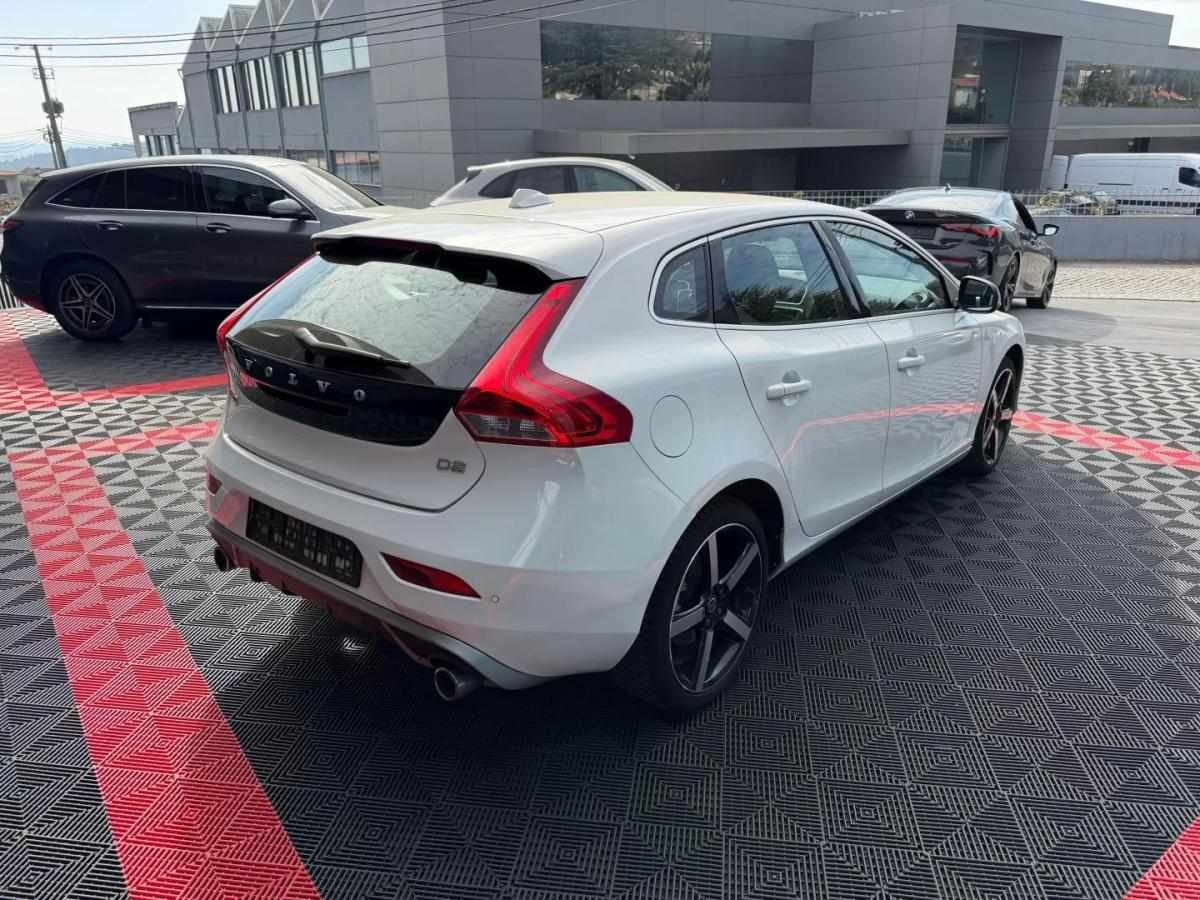 volvo-v40-2015-diesel-1969cc