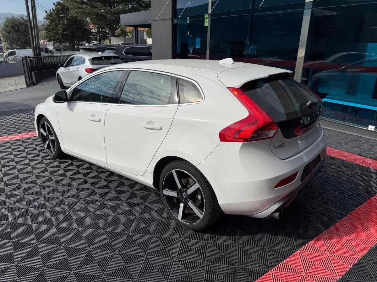 volvo-v40-2015-diesel-1969cc