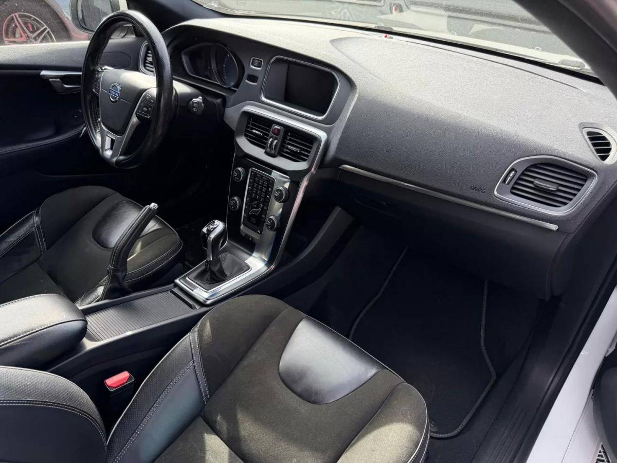 volvo-v40-2015-diesel-1969cc