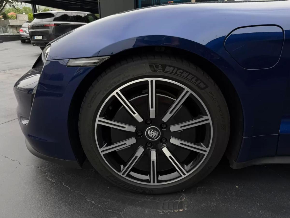 porsche-taycan-2022-eletrico-200cc
