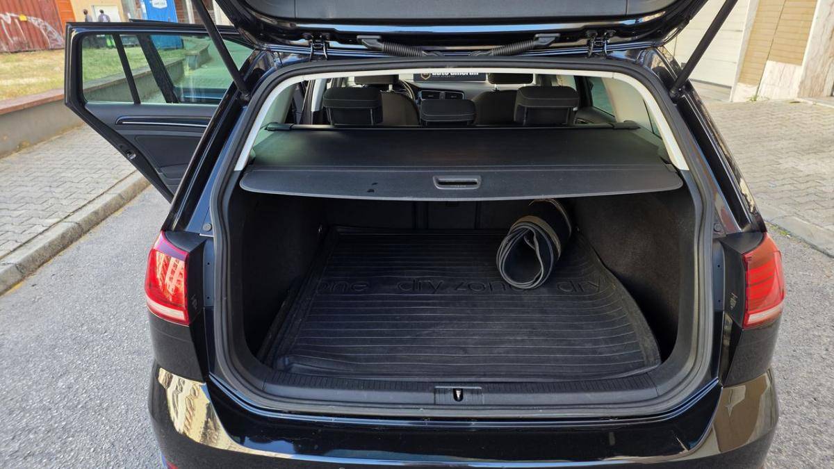 volkswagen-golf-variant-2018-diesel-1598cc