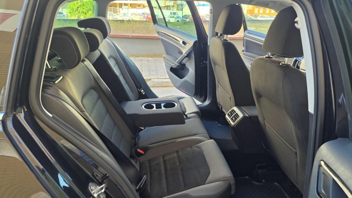 volkswagen-golf-variant-2018-diesel-1598cc