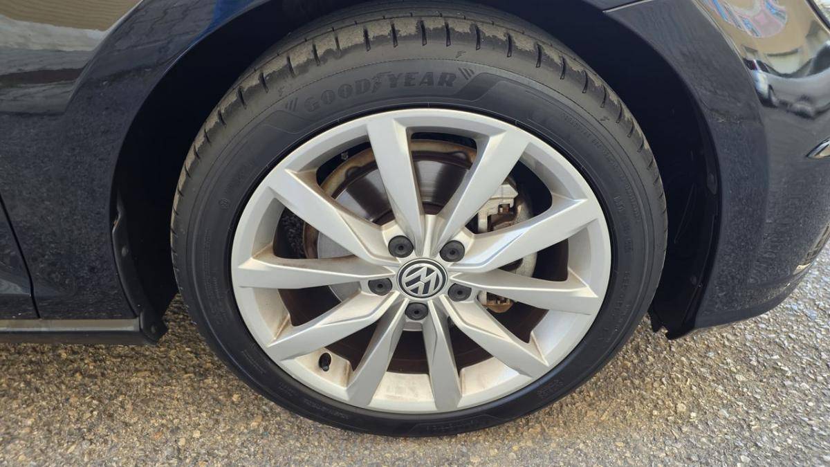 volkswagen-golf-variant-2018-diesel-1598cc
