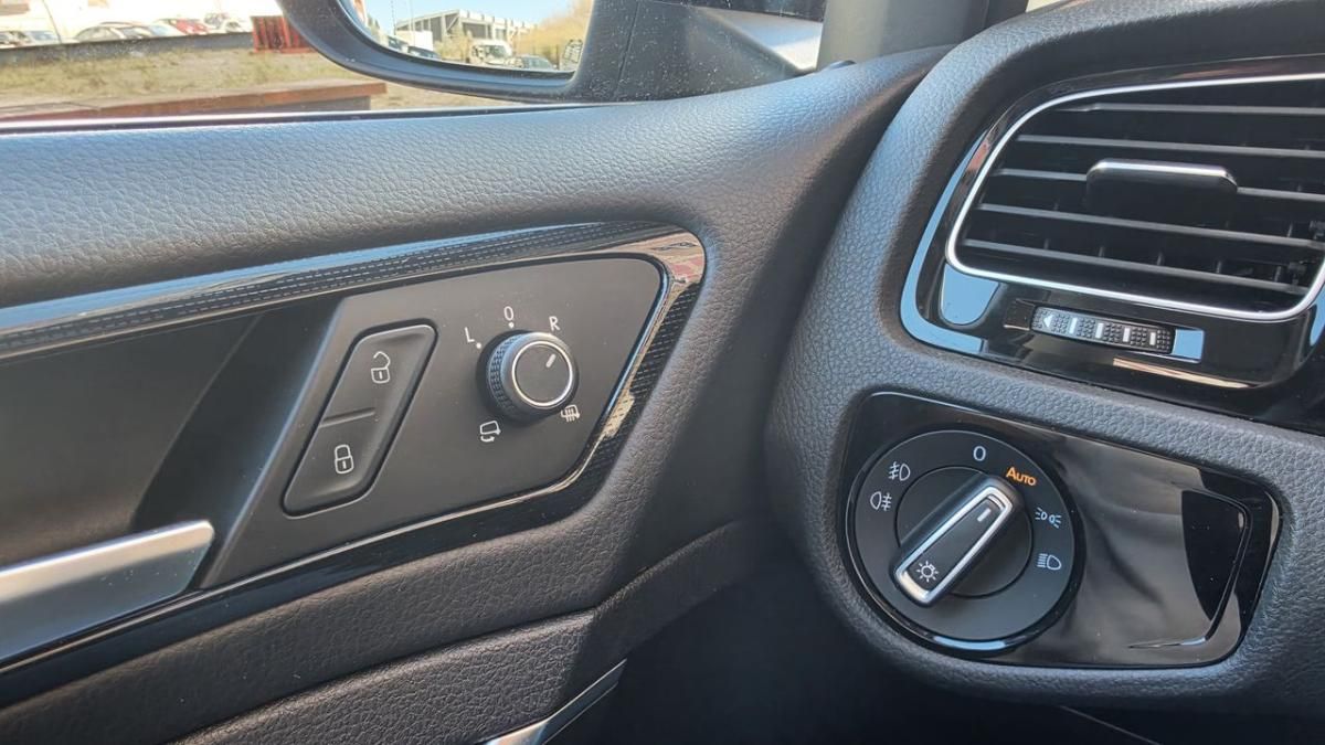 volkswagen-golf-variant-2018-diesel-1598cc
