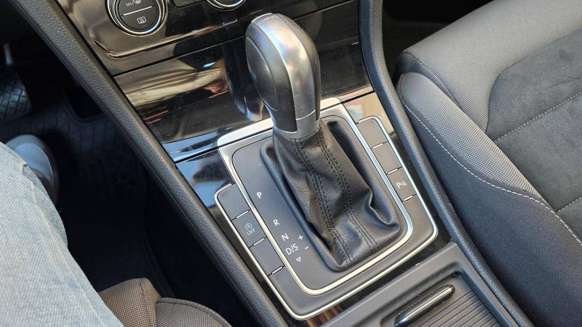 volkswagen-golf-variant-2018-diesel-1598cc