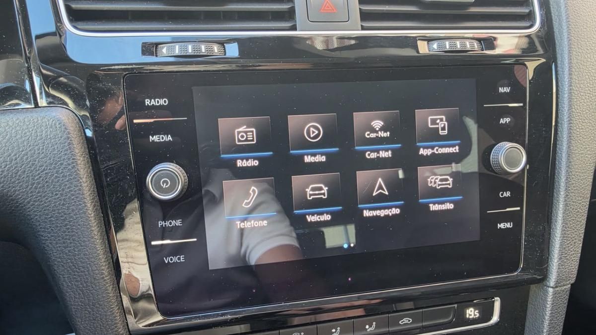volkswagen-golf-variant-2018-diesel-1598cc