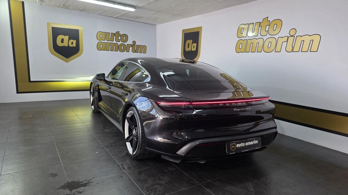 porsche-taycan-2021-eletrico-0cc