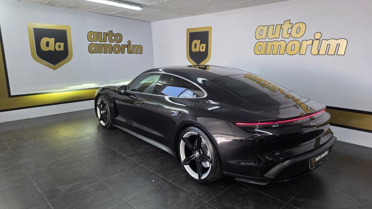 porsche-taycan-2021-eletrico-0cc
