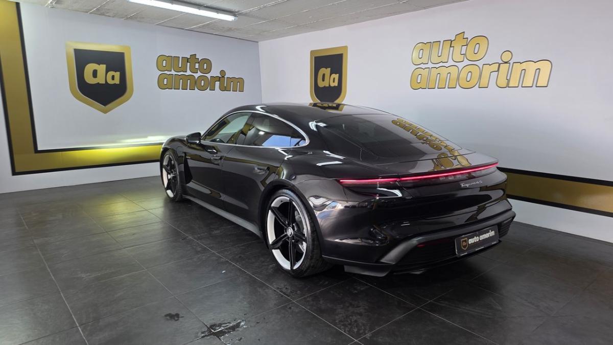 porsche-taycan-2021-eletrico-0cc