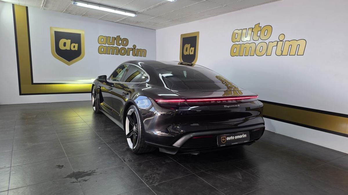 porsche-taycan-2021-eletrico-0cc