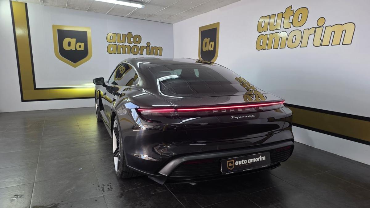 porsche-taycan-2021-eletrico-0cc