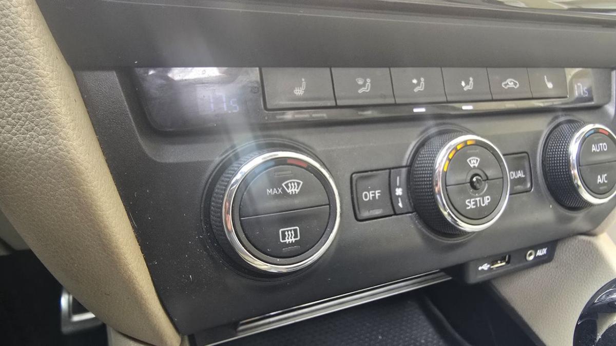 skoda-octavia-break-2015-diesel-1598cc