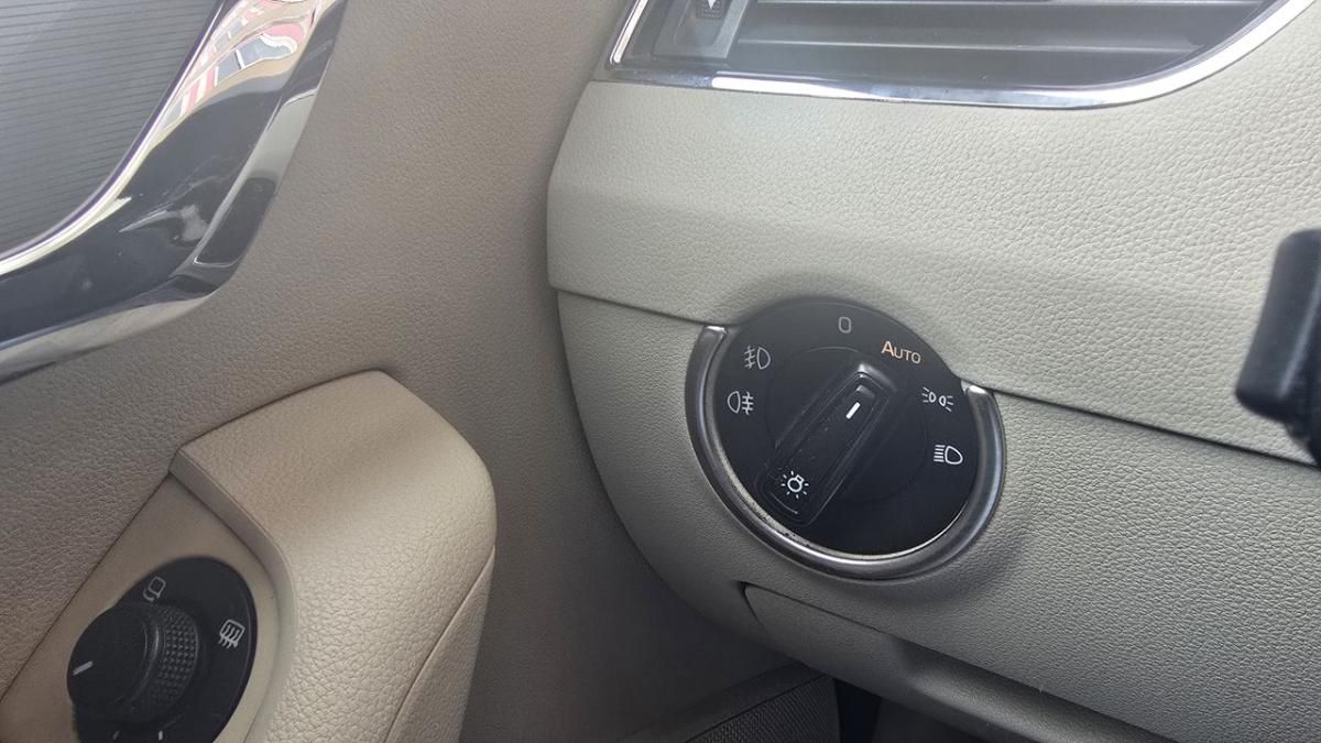 skoda-octavia-break-2015-diesel-1598cc