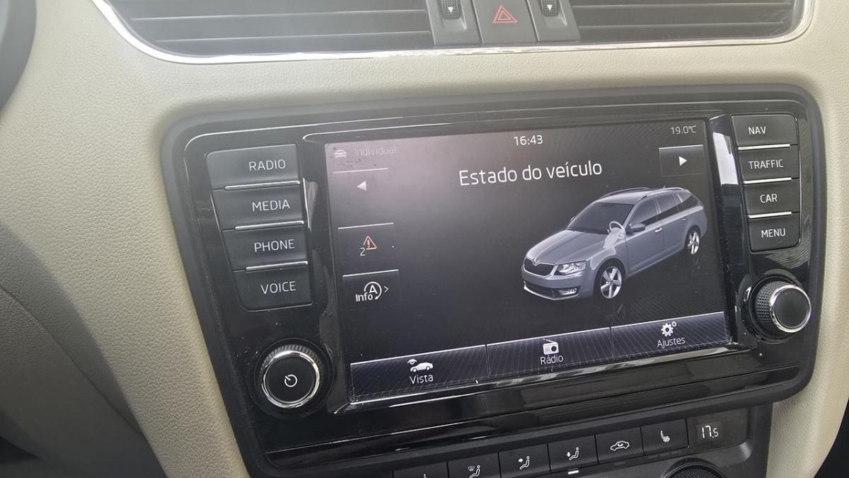 skoda-octavia-break-2015-diesel-1598cc