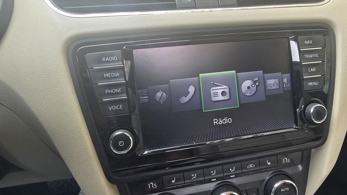 skoda-octavia-break-2015-diesel-1598cc