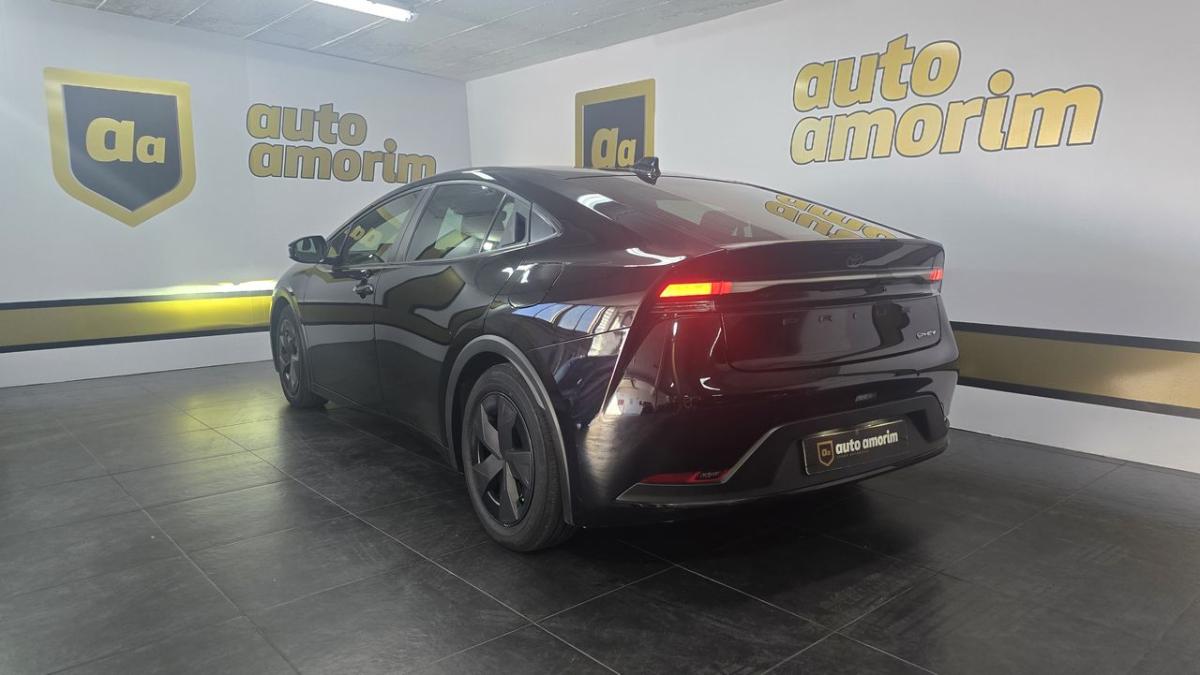 toyota-prius-2023-hibrido-a-gasolina-1987cc