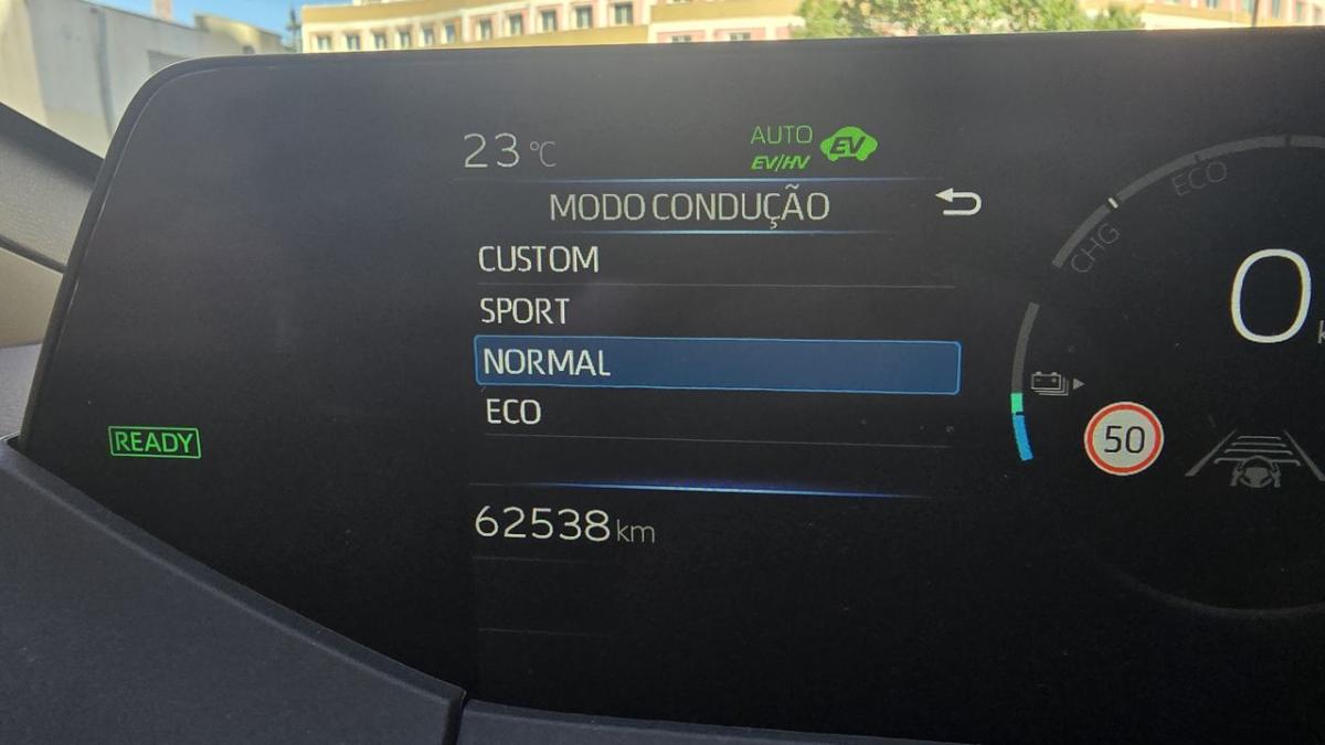 toyota-prius-2023-hibrido-a-gasolina-1987cc