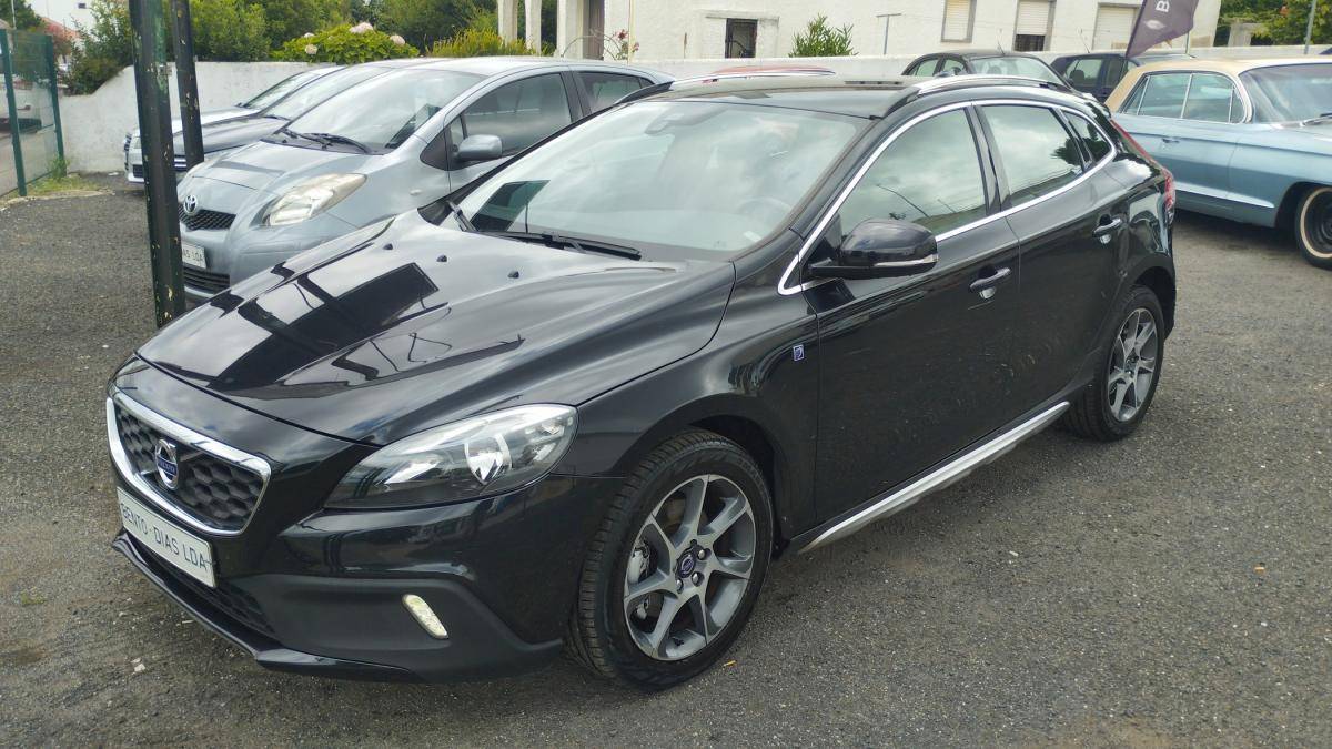 volvo-v40-cross-country-2015-diesel-1560cc