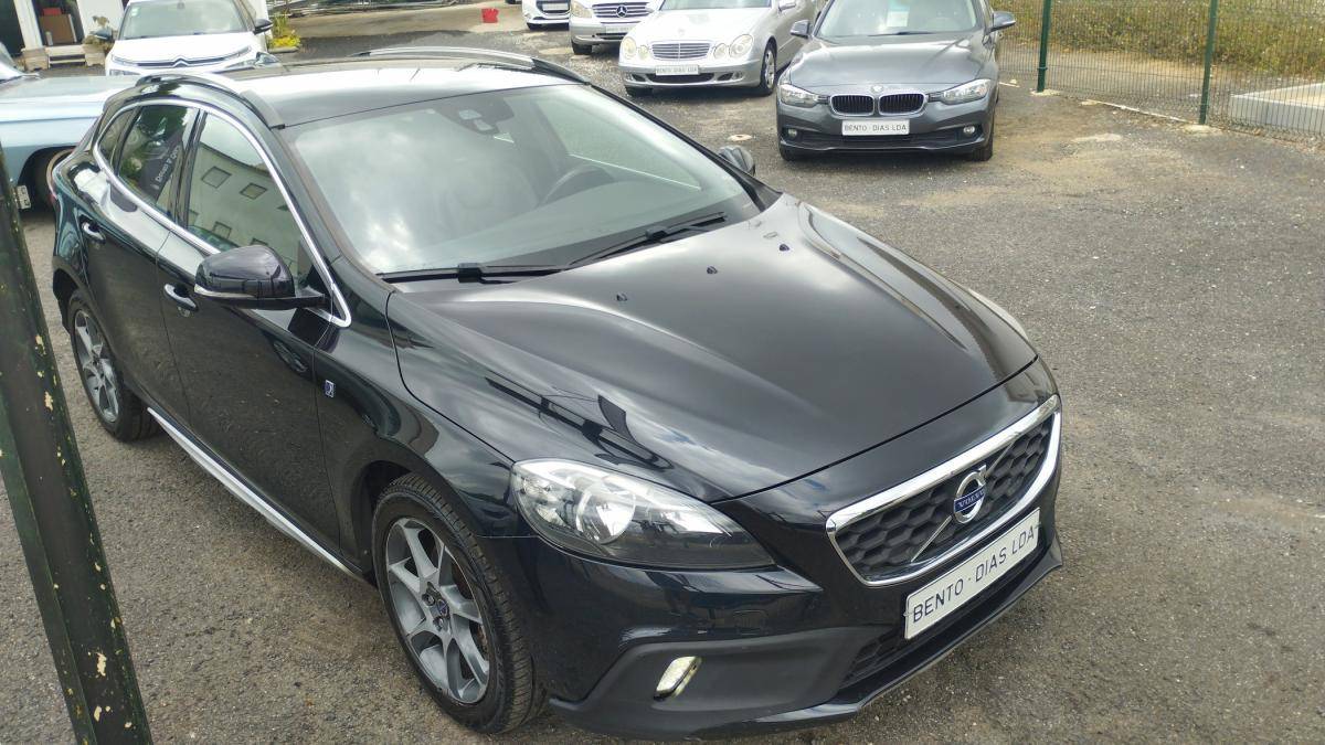 volvo-v40-cross-country-2015-diesel-1560cc
