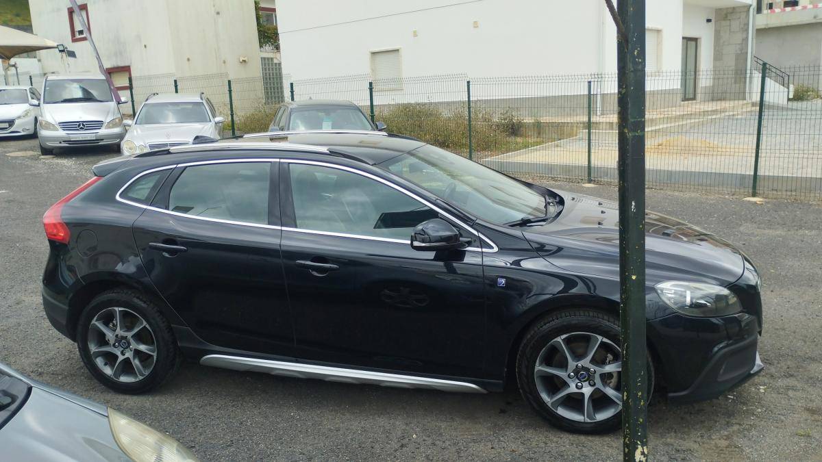 volvo-v40-cross-country-2015-diesel-1560cc