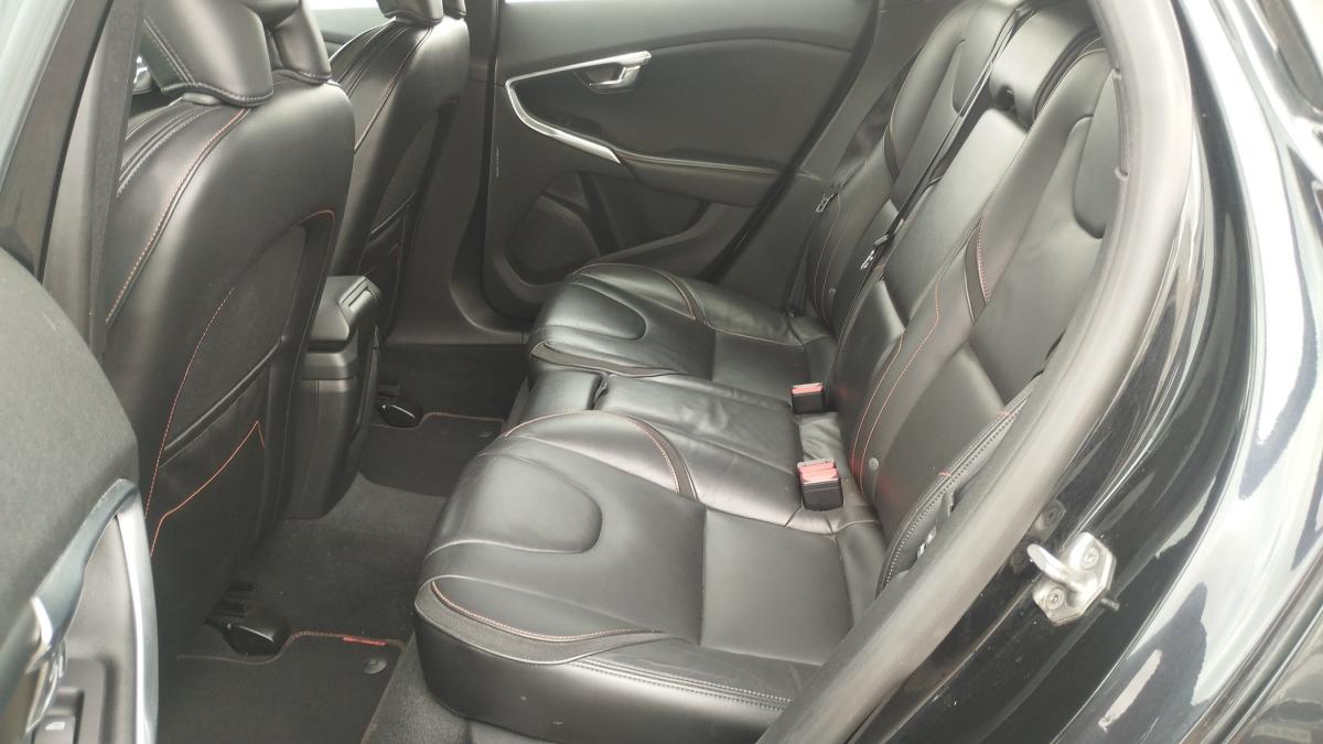 volvo-v40-cross-country-2015-diesel-1560cc