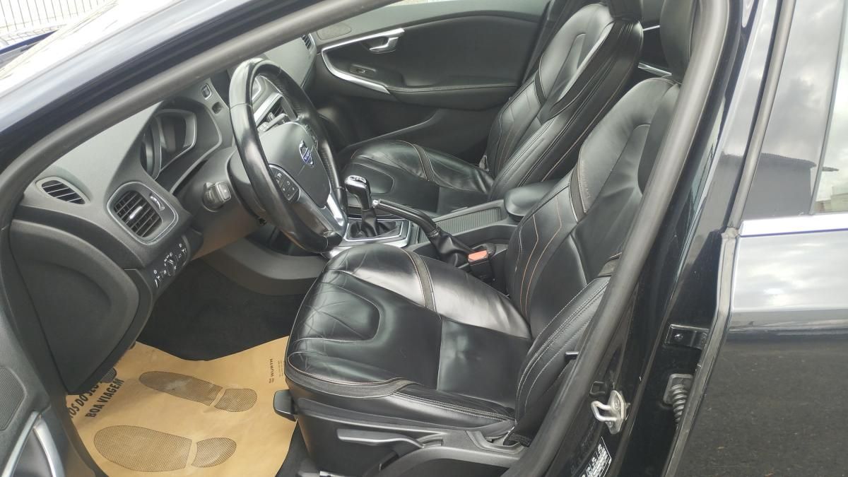 volvo-v40-cross-country-2015-diesel-1560cc