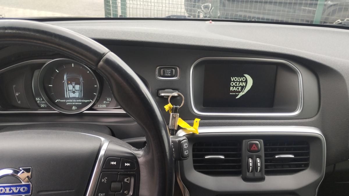 volvo-v40-cross-country-2015-diesel-1560cc