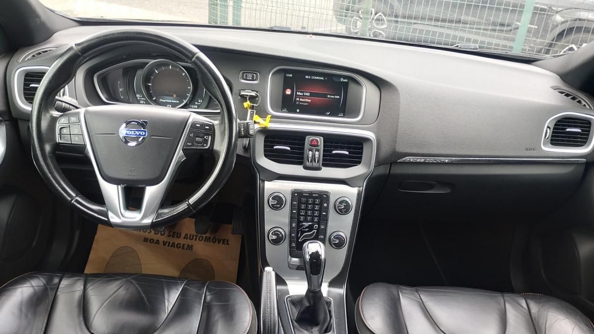 volvo-v40-cross-country-2015-diesel-1560cc