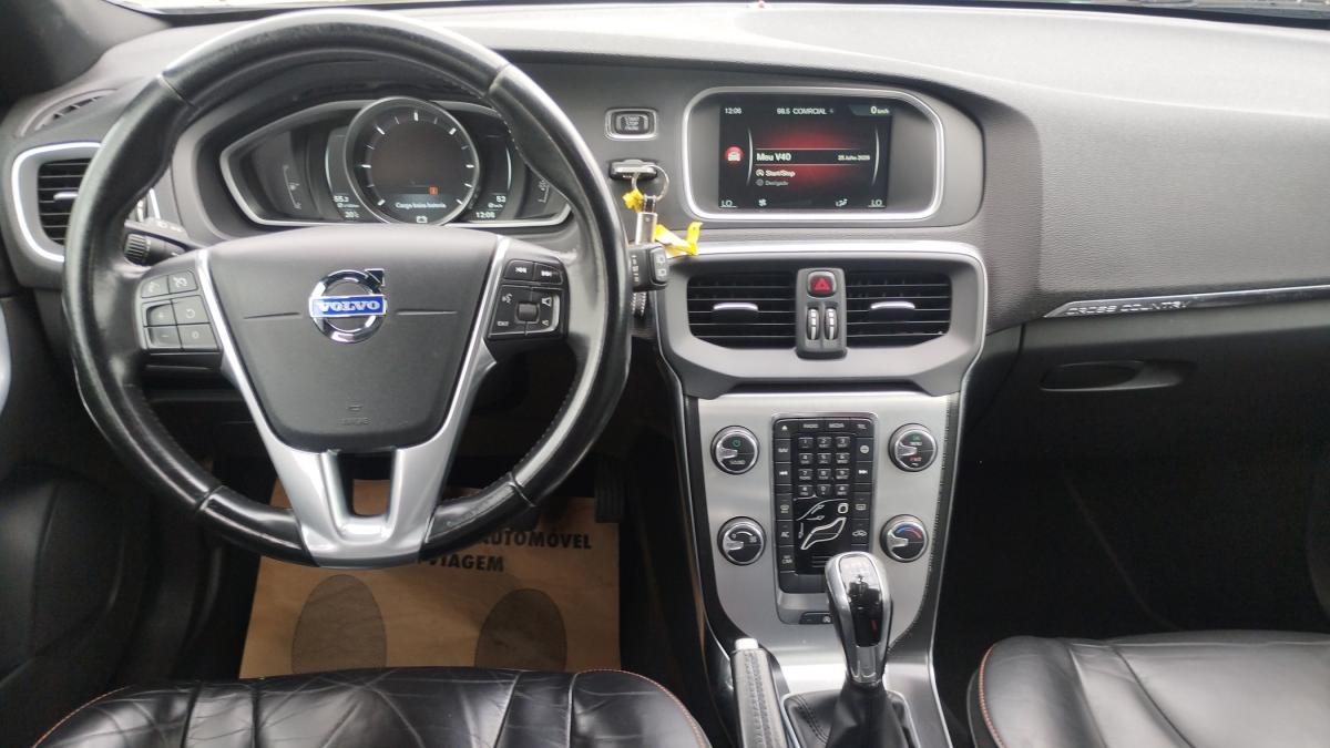 volvo-v40-cross-country-2015-diesel-1560cc