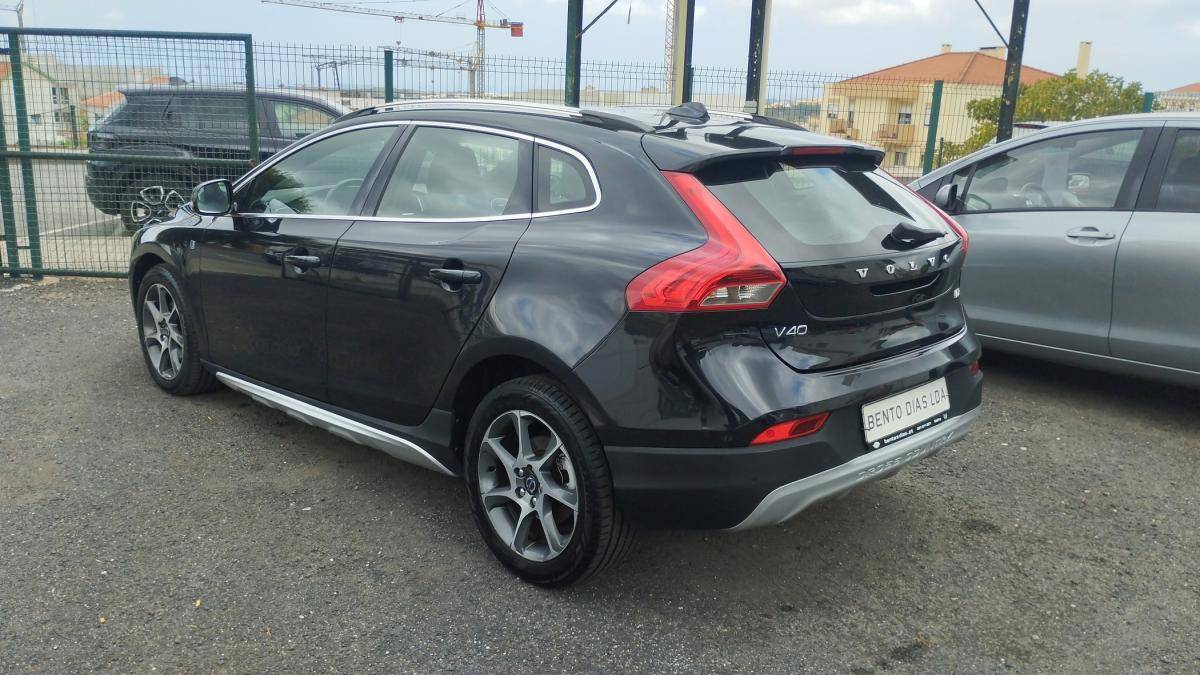 volvo-v40-cross-country-2015-diesel-1560cc