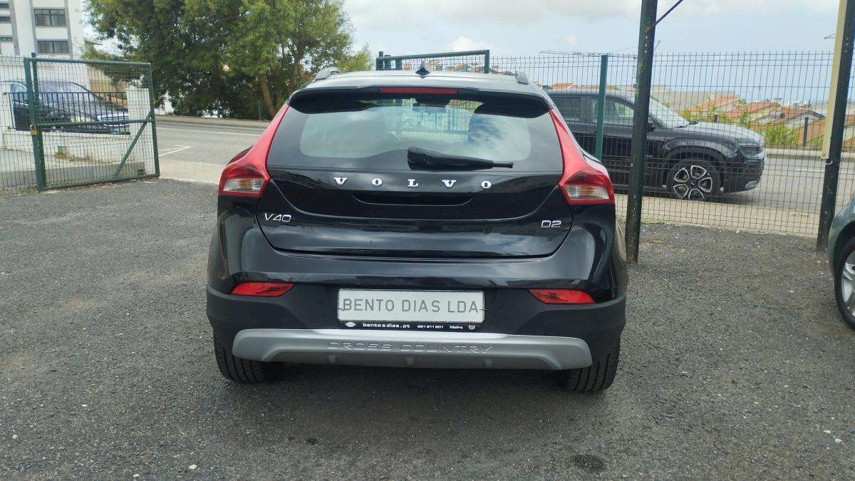 volvo-v40-cross-country-2015-diesel-1560cc