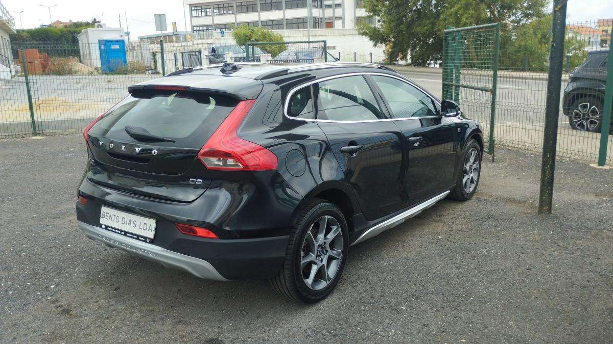 volvo-v40-cross-country-2015-diesel-1560cc