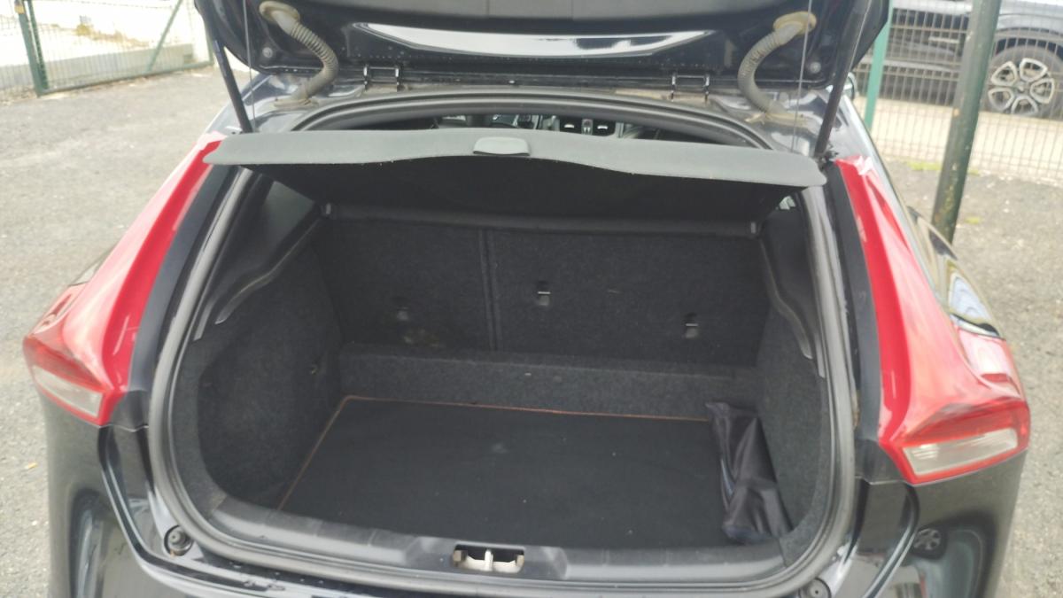 volvo-v40-cross-country-2015-diesel-1560cc