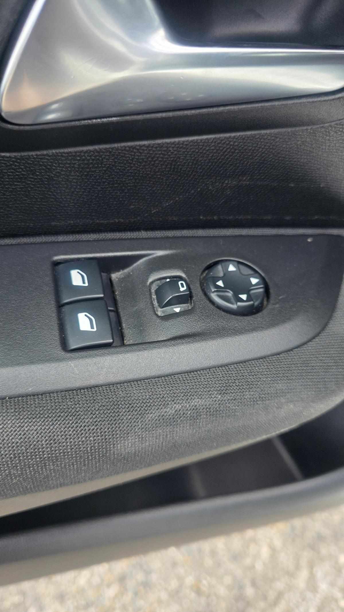 peugeot-208-2021-gasolina-1199cc