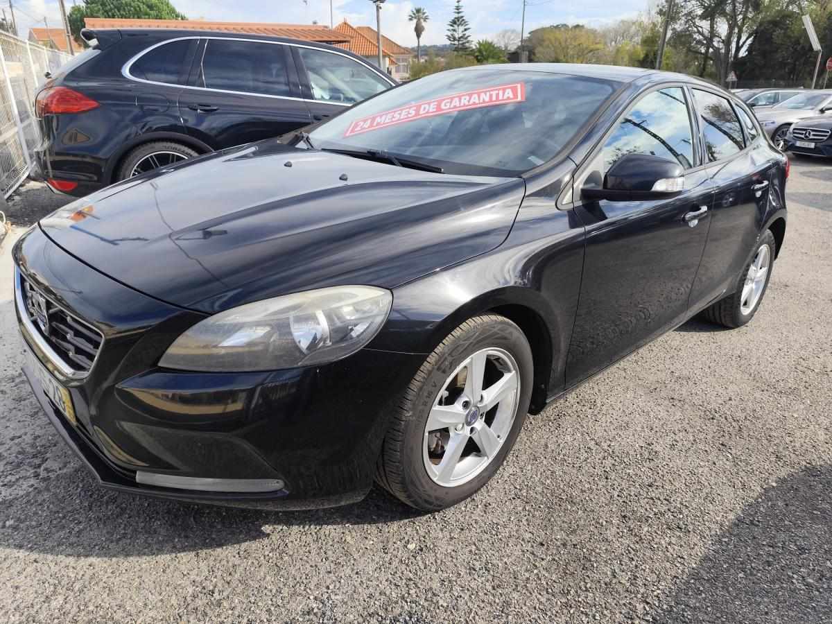 volvo-v40-2015-diesel-1560cc