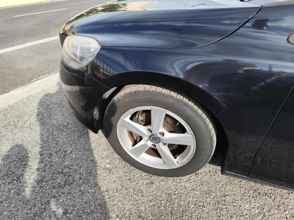 volvo-v40-2015-diesel-1560cc