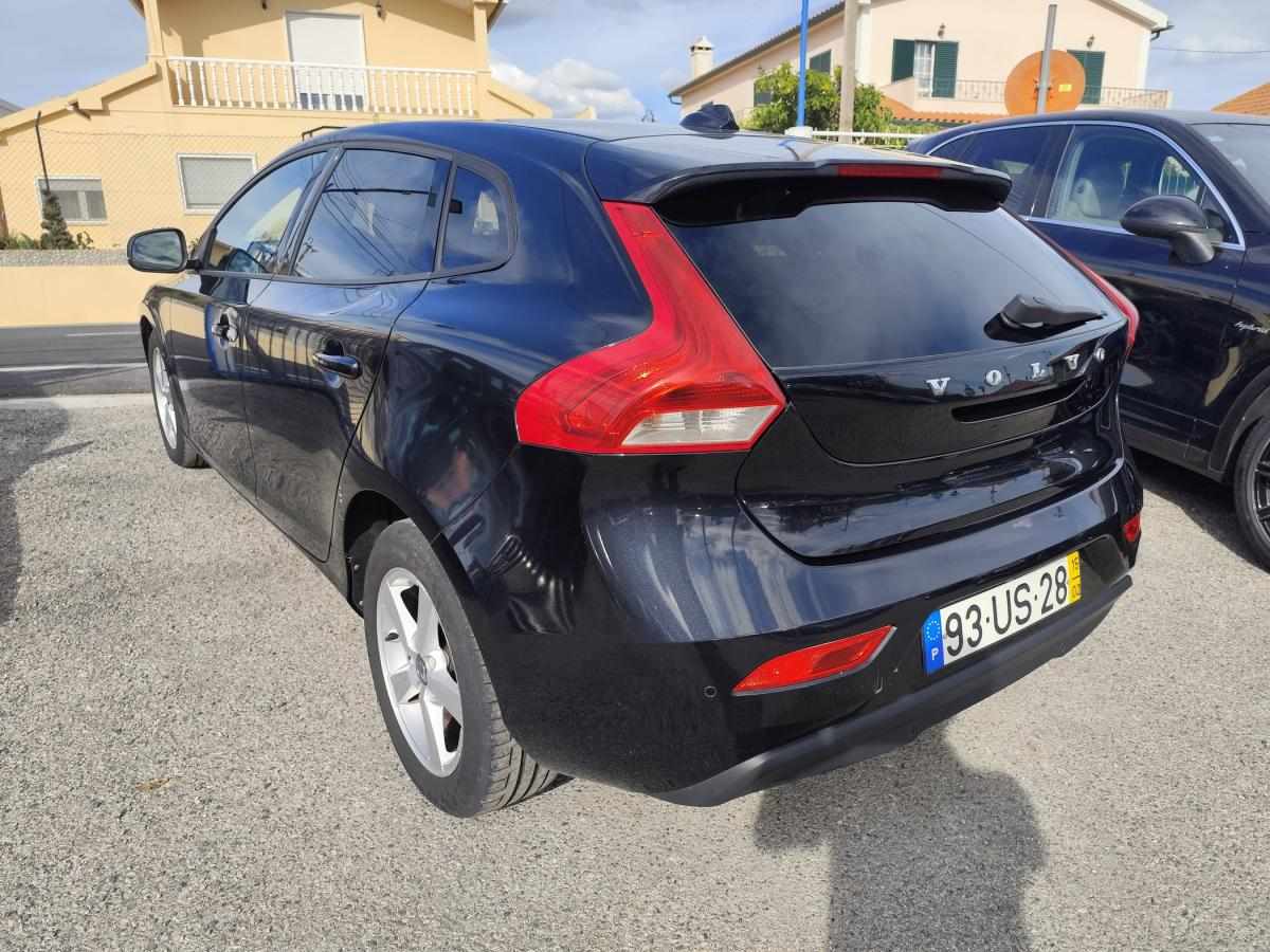 volvo-v40-2015-diesel-1560cc