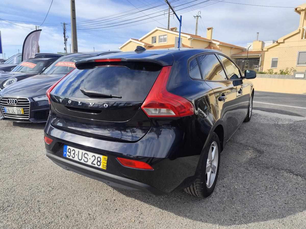 volvo-v40-2015-diesel-1560cc