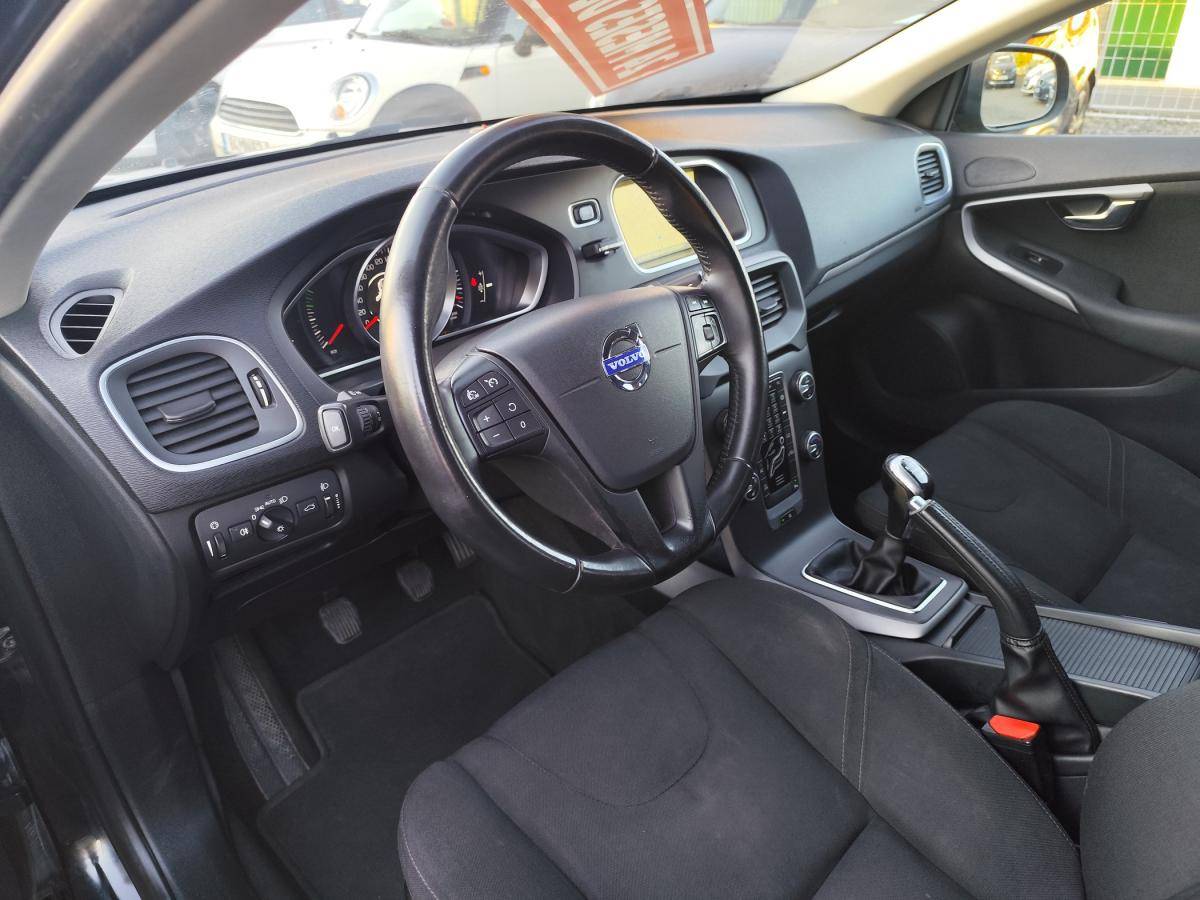 volvo-v40-2015-diesel-1560cc