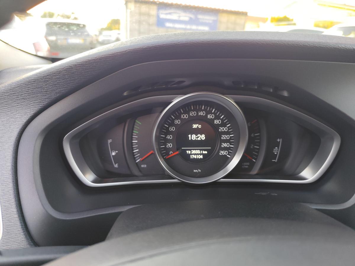 volvo-v40-2015-diesel-1560cc