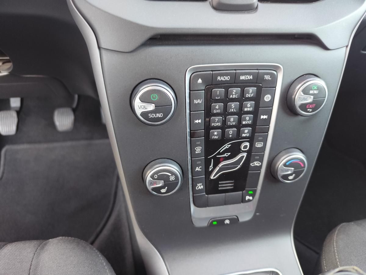 volvo-v40-2015-diesel-1560cc