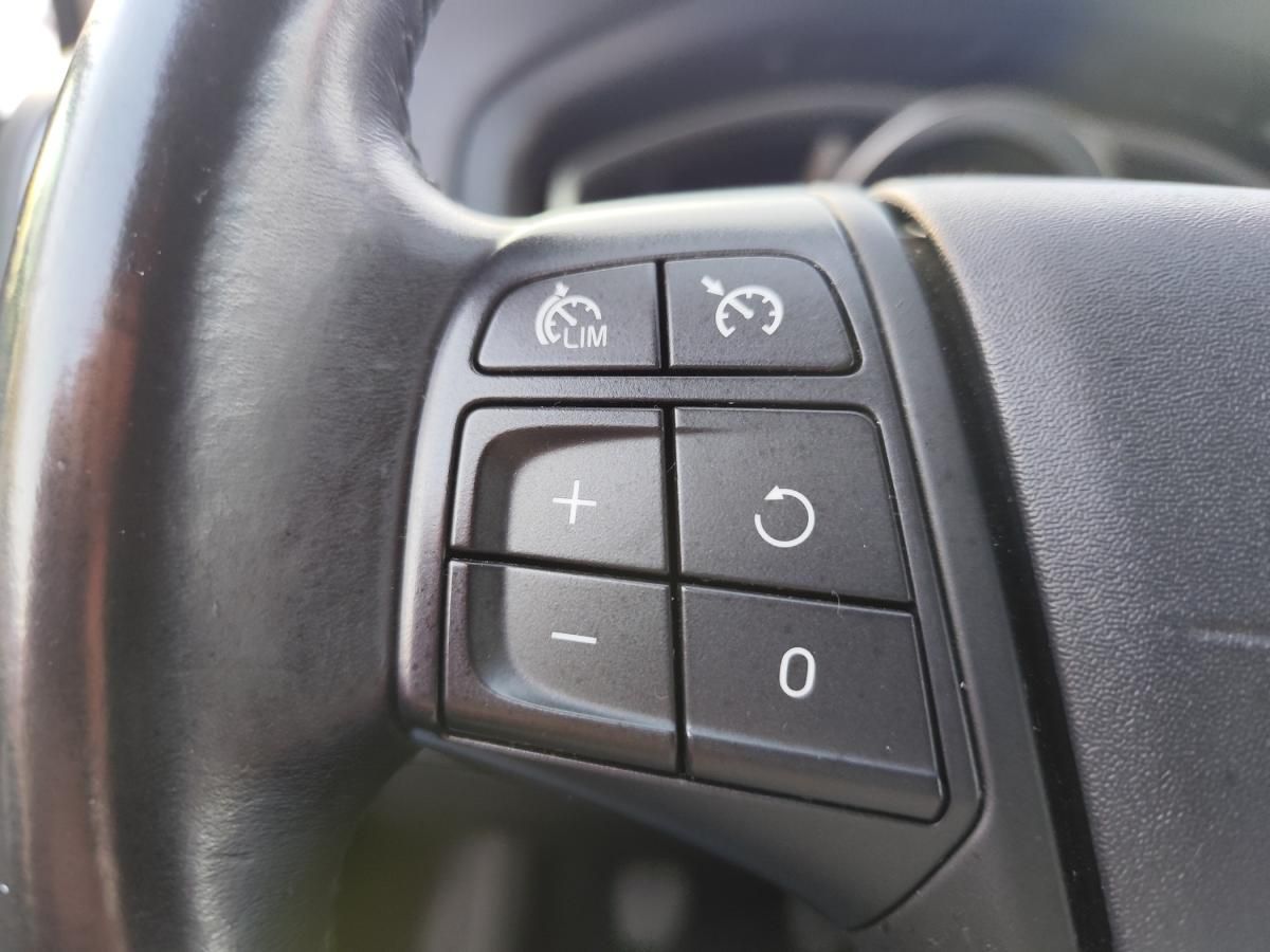 volvo-v40-2015-diesel-1560cc