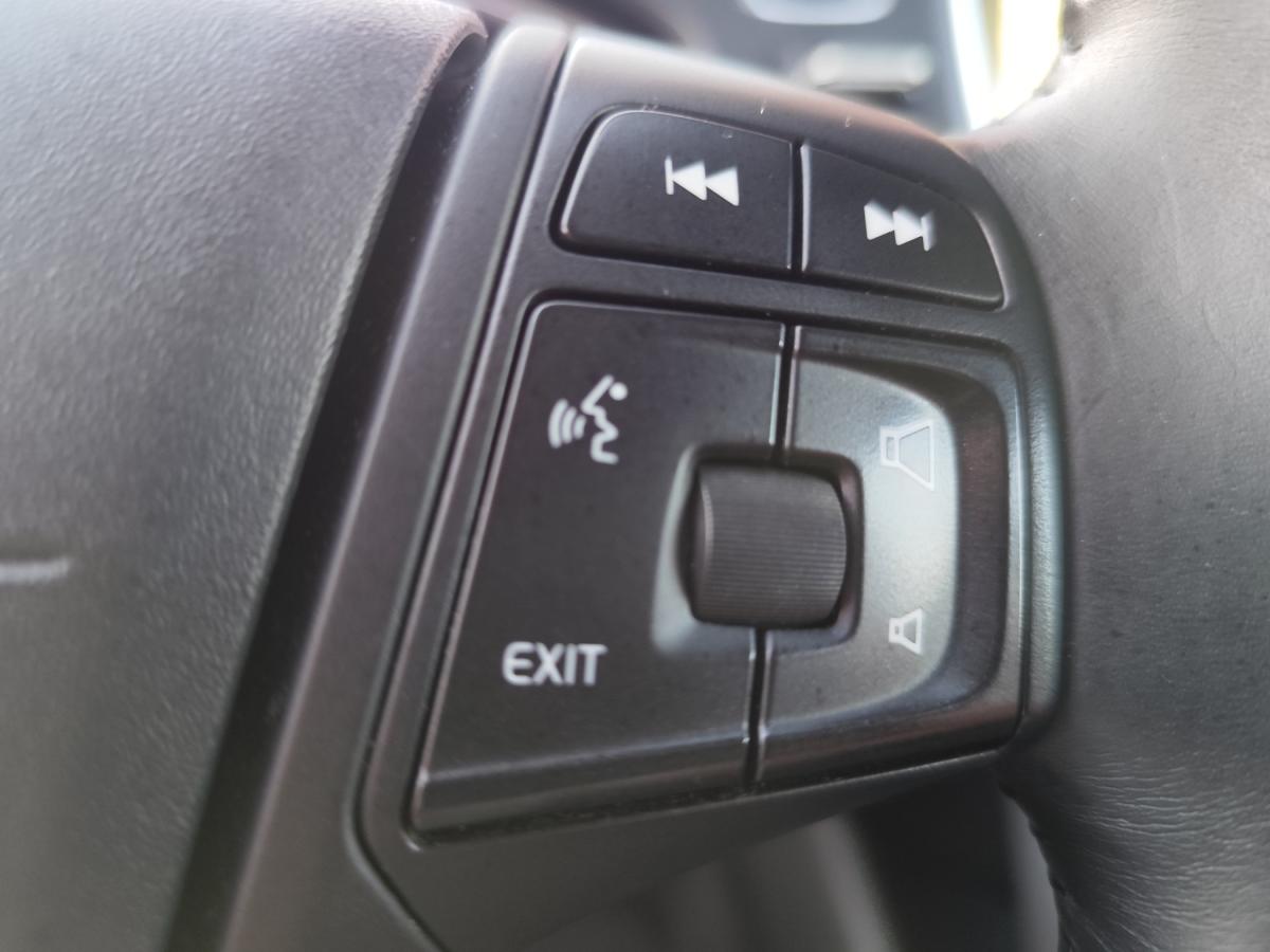 volvo-v40-2015-diesel-1560cc