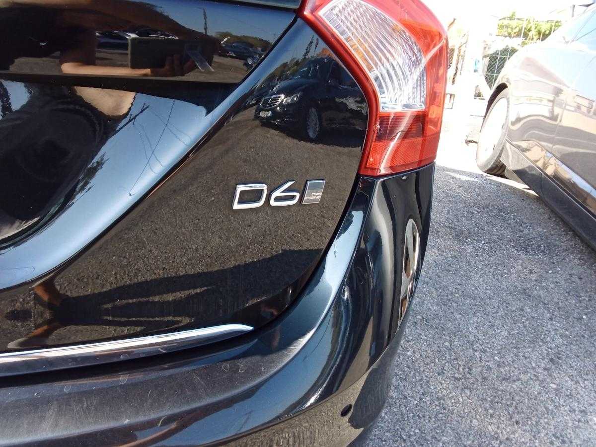 volvo-v60-2015-hibrido-a-diesel-2400cc