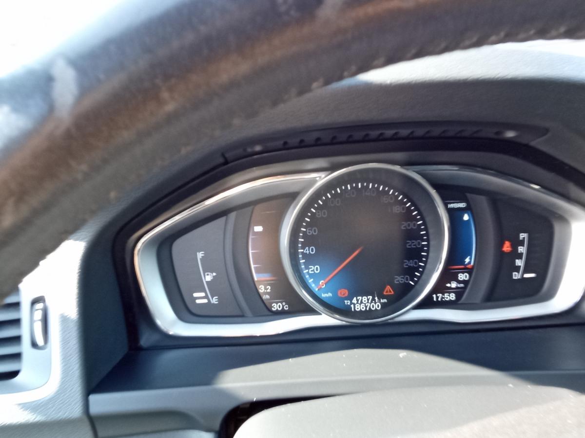 volvo-v60-2015-hibrido-a-diesel-2400cc