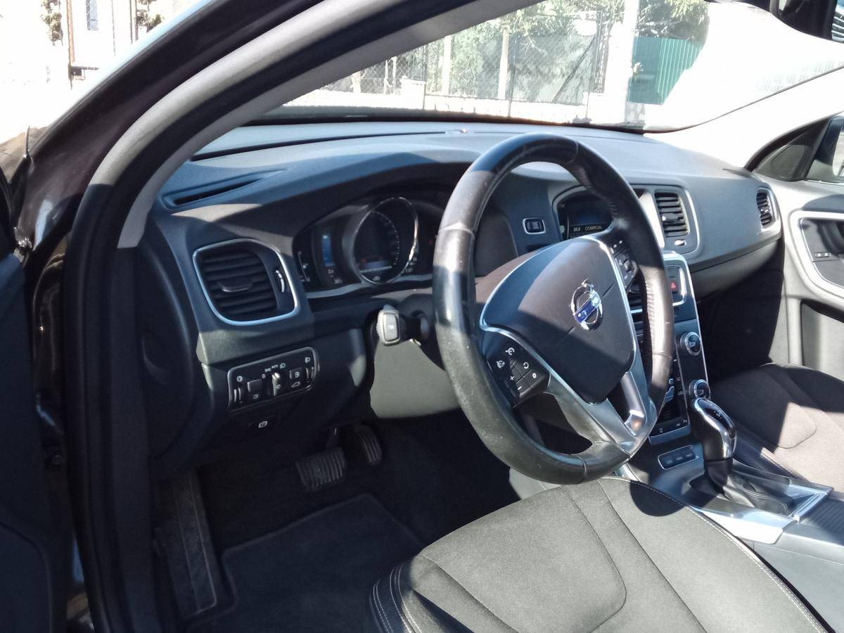 volvo-v60-2015-hibrido-a-diesel-2400cc