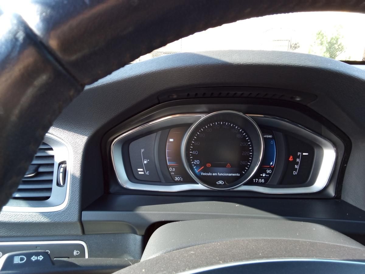 volvo-v60-2015-hibrido-a-diesel-2400cc